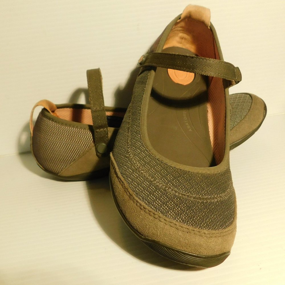 TEVA: ANATOMIC FOOTBED SHOES